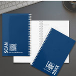 Agenda Livro de Compromissos para Pequenas Empresas, Bran<br><div class="desc">O Modelo do Livro Branco Mínimo de Compromissos para Pequenas Empresas faz parte da Coleção de Designs e Itens de Marketing Azul. Ele tem um cobrir azul profundo com um logotipo de empresa quadrado e em tipografia em negrito no ano e o nome da empresa no canto inferior direito do...</div>