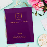 Agenda Logótipo comercial ouro roxo monograma elegante 20<br><div class="desc">Um fundo na moda,  roxo clássico. Personalize e adicione o logotipo da sua empresa,  texto,  ano e nome pessoal. Ouros. Se desejar sem texto,  use sua chave de espaço traseiro para excluí-la.</div>