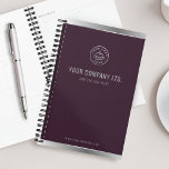 Agenda Logotipo Personalizado Elegante Burgundy Red Silve<br><div class="desc">Mantenha seus projetos em andamento com este design de planejador de logotipos de negócios personalizado e sofisticado. Um pano de fundo vermelho ardido é belamente acentuado com detalhes elegantes de prata,  criando uma estética refinada e elegante.</div>