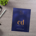 Agenda Marinho de logotipo monograma azul dourado 2025<br><div class="desc">Um fundo azul marinho,  um ouro e um texto branco. A cor azul é irregular. Personalize e adicione o seu logótipo,  as iniciais do monograma,  o nome e um ano de título (qualquer ano). Seu logotipo na frente e atrás. Espaço para o seu endereço no verso.</div>