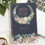 Agenda Modo de Trabalho Marinho Azul Floral Personalizado<br><div class="desc">Entre no modo de trabalho com este planejador personalizado floral azul-marinho. Perfeito para mulheres que amam designs elegantes e vibrantes, este planejador combina praticidade com estilo. A bela trabalho de arte floral e inspiradora mensagem "Modo de trabalho" adiciona um toque de motivação ao seu planejamento diário. Personalize-o com seu nome...</div>