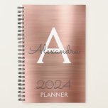 Agenda Monograma de 2024, cor-de-rosa-pincelada, Rosa Dou<br><div class="desc">2024 Rosa Dourado - Blush Pink Sparkle Metallic Monographic Name (Nome do monograma metálico cor-de-rosa e Planejador Inicial de Notebook Espiral). Isto faz o doce e perfeito aniversário de 16 anos, casamento, chá de panela, aniversário, chá de fraldas ou festa de solteira presente para alguém que ama luxo de luxo...</div>
