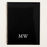 Agenda Monograma elegante clássico, em preto e branco<br><div class="desc">Nome personalizado elegante ou monograma, iniciais preto e branco clássico simples planejador personalizado chic. Minimalista, simples, moderno, na moda design. Texto simples personalizável branco sobre fundo preto de cor simples. Verifique o resto da coleção Projetos Brighton para obter itens de correspondência e coordenação. Sinta-se livre para enviar uma mensagem para...</div>