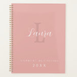 Agenda Monograma feminino e nome - pink branco personaliz<br><div class="desc">Monogramas cor-de-rosa poeirentos modernos e designer planejador personalizado com uma assinatura feminina branca.</div>