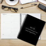 Agenda Monograma mínimo ou adicionar logotipo preto<br><div class="desc">Planeador Moderno Minimalista. Preto e branco ou escolha as cores personalizadas. Perfeito para pequenas empresas, marcas de empresas, escritório doméstico independente, organização de vendas online e muito mais. Fácil de personalizar com suas iniciais de monograma, nome comercial e informações, cargo, slogan ou até mesmo adicionar seu logotipo ou design de...</div>