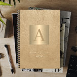 Agenda Monograma moderno 2026 ouro profissional elegante<br><div class="desc">Empresas modernas de monogramas de luxo ou planificadores escolares com um quadrado metálico de ouro falso sobre um na moda de aspecto de couro preto bege (impresso).                Adequado para pequenas empresas,  escritórios domésticos,  profissionais empresariais ou independentes,  marcas pessoais ou listas de estilos,  para gestores,  professores,  estudantes,  advogados.</div>