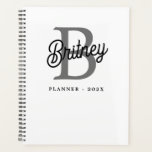 Agenda Monograma Moderno Nome do Elegante Script de Cinza<br><div class="desc">O Planejador de Script de Cinzas Negra do Nome Elegante Moderno é uma maneira sofisticada e na moda para organizar sua programação e tarefas. Apresentando um elegante design preto e cinza com um monograma personalizado e nome em uma fonte elegante, este planejador adiciona um toque de refinamento ao seu planejamento...</div>