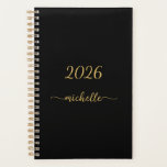 Agenda Nome com Monograma Preto Minimalista em Dourado e<br><div class="desc">Planejador anual personalizado 2023 ou qualquer ano, feminino, minimalista, simples, limpo, preto e dourado com monograma, nome, assinatura, script. Este design apresenta seu primeiro nome em uma linda tipografia de letra manuscrita com cauda swash (ou caligrafia) em dourado sobre fundo preto. Ótimo presente feminino e elegante para aniversário, dia das...</div>