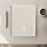 Agenda Nome da Família de Beige Neutro Moderno<br><div class="desc">Notebook planejado personalizado com o nome clássico moderno da família monograma design em fundo neutro de cor da terra.</div>