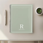Agenda Nome da Família Sage Neutra Moderna<br><div class="desc">Notebook planejado personalizado com o nome clássico moderno da família monograma design em fundo neutro de cor da terra.</div>