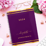 Agenda Nome de ouro roxo minimalista 2025<br><div class="desc">Um fundo cor roxa na moda e roxo feminino escuro com uma estrutura falsa de ouro. Personalize e adicione um ano, nome e título. Um planejador para organizar clientes de negócios, fazer listas ou sua vida diária. O nome é escrito com um grande roteiro escrito à mão com balsas. Para...</div>