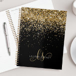 Agenda Nome do Monograma do Glitter Dourado<br><div class="desc">Planeador Elegante de Monograma Glitter Glitter Dourado Personalize facilmente este design de planejador chic de tendências com brilho brilhante de ouro elegante em um fundo preto. O design apresenta seu monograma manuscrito com toalhetes bonito e nome.</div>