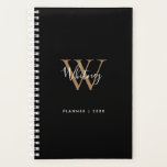 Agenda Nome do Script Dourado Preto Moderno Monograma 202<br><div class="desc">Planeador moderno de monogramas preto e dourado. Personalize o nome e o monograma inicial para criar seu próprio design único. Projetado por Thisnotme©</div>