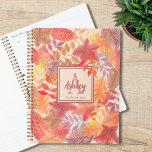 Agenda Nome Monograma Folgas<br><div class="desc">Este planejador bonito é decorado com um padrão de queda de aquarelas nas maravilhosas cores do outono. Você pode personalizá-lo alterando o nome e o inicial. Porque nós criamos nosso próprio trabalho de arte você não encontrará essa imagem exata de outros designers. Original Watercolor © Michele Davies.</div>