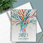 Agenda Nome Personalizado 2023<br><div class="desc">Este Planeador exclusivo é decorado com uma árvore de mosaico de cor brilhante. Personalize-o com seu nome e ano. Para editar ainda mais, use a Ferramenta Design para alterar a fonte, o tamanho da fonte ou a cor. Porque nós criamos a nossa trabalho de arte, você não encontrará esta imagem...</div>