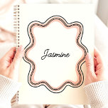 Agenda Nome Personalizado de Quadro Escalonado Moderno Wa<br><div class="desc">Mantenha-se organizado e na moda com este elegante planejador com uma estrutura flexível e arredondada. Personalize-o com seu nome para um toque único e sofisticado. Este planejador é perfeito para acompanhar compromissos, tarefas e todas as suas datas importantes. Com o seu clássico design e o amplo espaço escrevendo, é algo...</div>