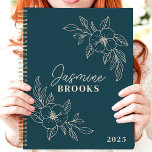 Agenda Nome Personalizado do Teal Minimalist Floral 2025<br><div class="desc">Mantenha-se organizado e inspirado com este elegante planejador com um design floral minimalista sobre um sofisticado fundo teal. Personalize-o com seu nome para um toque exclusivo e na moda. Este planejador é perfeito para acompanhar os compromissos, as tarefas e todas as suas datas importantes ao longo de 2025. Com seu...</div>