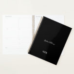 Agenda Nome Personalizado Elegante Branco Negro Nome Pers<br><div class="desc">Projetado com modelos de texto e fundo preto e branco elegantes e elegantes para nome!</div>