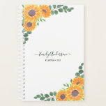 Agenda Nome Personalizado Girassóis Eucalyptus 2023 Plane<br><div class="desc">Este Planner floral é decorado com girassóis amarelos de cor d'água e verde de eucalipto.
Você pode personalizá-lo adicionando seu nome,  monograma e ano.
Porque nós criamos nosso próprio trabalho de arte você não encontrará essa imagem exata de outros designers.
Original Watercolor © Michele Davies.</div>