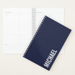 Agenda Nome Personalizado Mínimo Moderno e marinho Azul<br><div class="desc">Design minimalista moderno com nome personalizado no estilo de letra branco do sans ousado moderno em fundo azul marinho.</div>