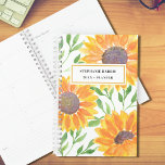 Agenda Nome Personalizado Planeador de Girassol Amarelo<br><div class="desc">Este Planner floral é decorado com flores de sol amarelo e folhas verdes. Facilmente personalizável com seu nome e ano. Porque nós criamos a nossa trabalho de arte,  você não encontrará esta imagem exata de outros designers. Original Watercolor © Michele Davies.</div>