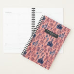 Agenda Padrão Azul Coral<br><div class="desc">Padrão com ilustrações de coral azul sobre um fundo cor-de-rosa coral. Personalize com o nome na frente.</div>