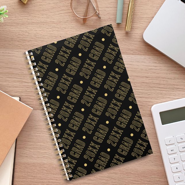 Agenda Padrão de Ano de Graduação Escolar Preto e Dourado (Black & Gold School Graduation Year Pattern Planner)