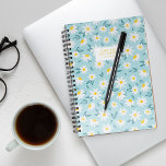 Agenda Padrão de Daisies Doce Personalizado<br><div class="desc">Bonito marés em um padrão de fundo azul claro.</div>