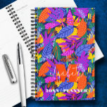 Agenda Padrão de Folha Vibrante Monograma<br><div class="desc">Este planejador personalizado apresenta o seu monograma e nome próprio em letra chic num fundo de folhas vibrantes em cores legal. Ideal para você mesmo ou um presente excelente para qualquer ocasião.</div>