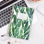 Agenda Padrão de Folhagem de Aquarela Verde Monograma 202<br><div class="desc">Personalize este planejador com seu nome em itálico verde-escuro,  enquadrado por um retângulo branco,  em um padrão de fundo ousado de folhas de cor d'água verde grandes.</div>