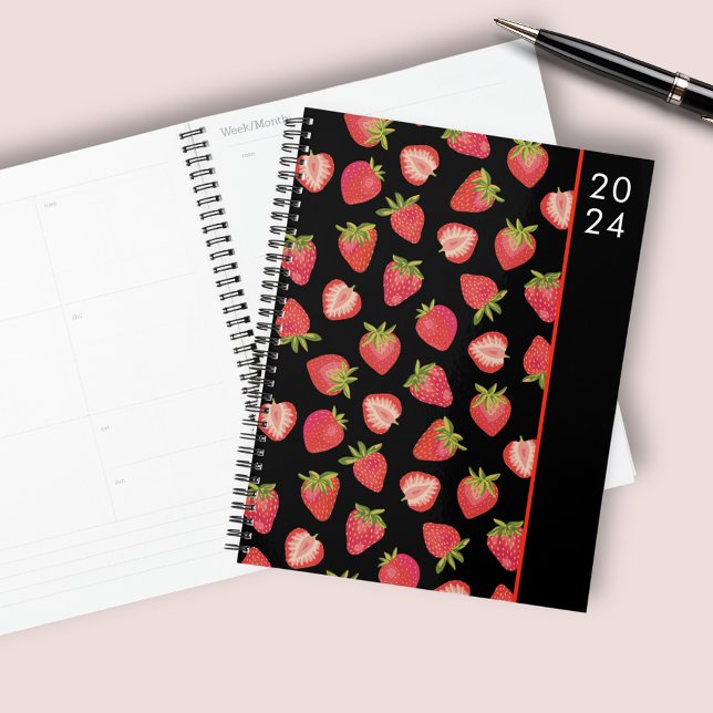 Agenda Padrão de fruta de morango (Cute strawberry planner with juicy red strawberries on black background. Customise the year text.)