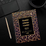 Agenda Padrão de leopardo motivacional preto escuro 2025<br><div class="desc">Elegante,  legal,  glamouroso e feminino com padrão leopardo castanho,  ouro e preto,  decorado com confete de ouro. Personalize e adicione seu nome. Modelo por um ano,  letras amarelas. Um quadro negro com a citação motivacional: Deveria,  Poderia,  Poderia fazer. Perfeito para empresárias,  maquiadoras,  donas de lojas,  consultores.</div>