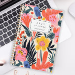Agenda Padrão Floral Amarelo-Cor-de-Cor-de-Cor-de-Cor-de-<br><div class="desc">Personalize este planejador com seu nome em itálico preto enquadrado por um retângulo branco,  em um padrão ousado e colorido de flores cor-de-rosa,  amarelas e laranja em um fundo bege.</div>