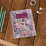 Agenda Padrão Floral Lilac Personalizado 2022<br><div class="desc">Este belo planejador pode ser personalizado com seu nome em uma fonte de script de tendência e no ano.</div>