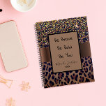 Agenda Padrão leopardo - motivação preta preta 2025<br><div class="desc">Elegante, legal, glamouroso e feminino com padrão leopardo castanho, ouro e preto, decorado com confete de ouro. Personalize e adicione seu nome. Modelo por um ano, letras negras. Um quadro castanho e preto com a citação motivacional: Seja Negrito, Seja Corajoso, Seja Você. Perfeito para empresárias, maquiadoras, donas de lojas, consultores....</div>