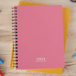 Agenda Papel de Carta Pessoal - Bubblegum Pink Semanal<br><div class="desc">Planeador anual de artigos pessoais simples. Planejador de 12 meses com visão geral mensal e planilhas de planejamento semanal. Contato para obter assistência na personalização.</div>