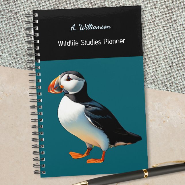 Agenda Pássaro-do-Atlântico Vida Selvagem Oceânica Blue C (A stylish spiral-bound planner with picture of an Atlantic puffin, and customizable name and title)