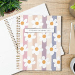 Agenda Pastel personalizado Daisy Floral Patterno<br><div class="desc">Este planejador bonito é decorado com margaridas brancas sobre fundo listrado em cores pastéis. Facilmente personalizável com seu nome e ano. Use a Ferramenta Design para alterar o tamanho,  o estilo ou a cor do texto.</div>