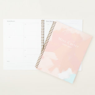 Agenda Pastel Springtime com detalhes de nome e ano