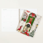 Agenda Pekingese Dog Christmas Gift Bag<br><div class="desc">O Natal do Cachorro Pekingês sentado do lado de fora da casa decorada com coroa de Natal,  a árvore de Natal é uma ideia perfeita de presente de Natal para amantes de cães.</div>