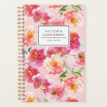 Agenda Pêonias Cor de Água Chic Rosa Padrão Floral Person<br><div class="desc">Planejador personalizado tropical com padrão de cor d'água de peões cor-de-rosa em fundo rosa. Personalize adicionando seu nome ou frase curta. Este planejador de padrões florais cor-de-rosa será perfeito como um presente personalizado. Itens correspondentes estão disponíveis.</div>