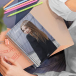 Agenda Personalizar Mulheres Foto l Elegante Limpo Semana<br><div class="desc">Descubra a elegância na organização com nosso Monogrammed Weekly Planner 2024 com a Foto Mulheres. Este planejador oferece sofisticação e personalização,  fornecendo uma abordagem organizada e refinada aos seus planos semanais com espaço para uma foto personalizada.</div>