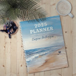 Agenda Pintura personalizável da cena poética do oceano<br><div class="desc">Pintura de uma cena oceânica com um casal caminhando pela costa na frente. Mais da pintura oceânica decora as costas junto com um verso de um poema de John Masefield, "Tenho de ir para os mares de novo." Pense na sua vida na praia e nos seus sonhos de praia sempre...</div>