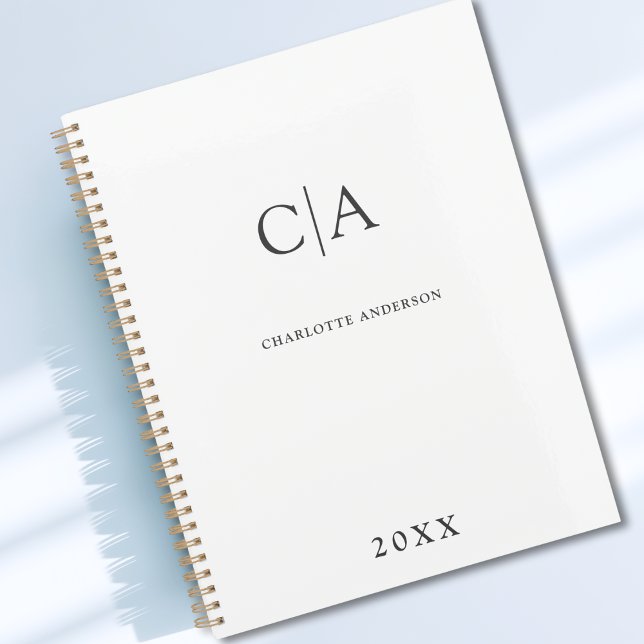 Agenda Planeador de convite simples e elegante para monog (Simple Elegant Monogram White Custom Planner with your Name, Initials or Message)