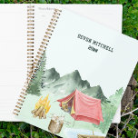 Agenda Planeador Personalizado de Campanha Lakesside Wate<br><div class="desc">Planeador de acampamento personalizado - perfeito para um operador de campismo ou caminhoneiro planejar viagens ou usar para a universidade de negócios de casa, etc. Design de aquarela com cenas de acampamento ao lado da floresta de montanha, incluindo tendas, esferas de campismo e acessórios de acampamento. O modelo está configurado...</div>
