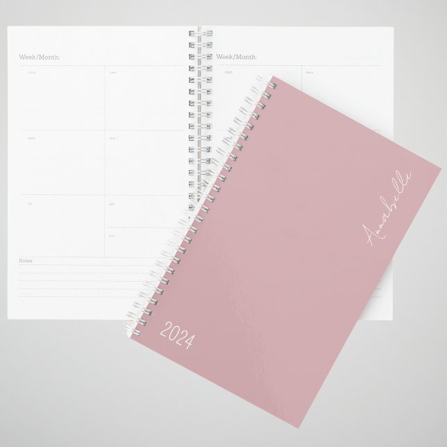 Agenda Planeador Personalizado Semana e Mês Cinza Rosa 20 (2024 Weekly and Monthly planner. Spiral bound with dusky pink cover. Personalize with name.)