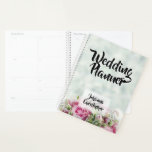 Agenda Planner de Casamento de Rosas Rosa<br><div class="desc">Este belo planejador vai ajudá-lo a organizar seus planos de casamento. Projetado como parte da nossa Suite de Casamento Roses Rosa,  ele apresenta um buquê de rosas cor-de-rosa sobre um fundo azul claro e coordena com o resto da coleção. Deve ter que ser qualquer noiva!</div>