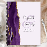 Agenda Planos de Casamento de Lavandas Douradas com Agate<br><div class="desc">Este elegante planejador de casamento moderno apresenta uma design de cor d'água roxa, aparada com uma falso brilho dourado. Personalize facilmente o texto da cinza de carvão em um fundo de lavanda pálido, com os nomes da noiva e do noivo em caligrafia manual sobre uma grande e grande câmera. Adicione...</div>