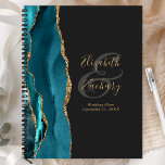 Agenda Planos de Casamento Dourado Escuro de Manuscrito d<br><div class="desc">Este elegante e moderno planejador de casamento apresenta um design de cor azul-lacrimogênea, aparado com brilho de ouro falso. Personalize facilmente o texto dourado sobre fundo preto, com os nomes da noiva e do noivo em caligrafia manual sobre uma grande e grande cinza de carvão. Adicione o título e a...</div>