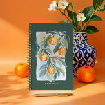 Agenda Pomar de Fruta Botânica da Árvore de Citros Zestiq<br><div class="desc">Apresentamos o nosso Planner Zesty Orange Citrus Tree Botanical Fruta Planner, uma forma vibrante e funcional de organizar seus dias enquanto celebra a beleza natural dos pomares cítricos. Este planejador apresenta nossa ilustração de guache impressa à mão de uma laranjeira florescente, trazendo a energia fresca e revigorante de um pomar...</div>